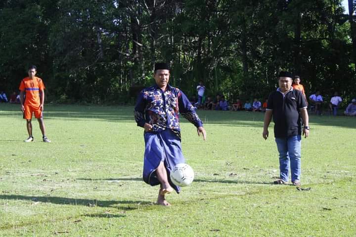 PEMBUKAAN TURNAMEN SEPAK BOLA HARI RAYA IDUL FITRI ROTTEUNGOH ANTAR DUSUN 